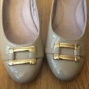 Aerosoles nude paten low heel dress shoe